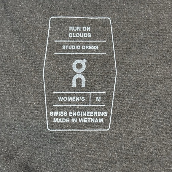 On Cloud Run Studio Dress Size M Black NWT - Picture 16 of 16